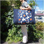 【レギュラーサイズ】洗える！ポップフラワー（ネイビー）お昼寝布団バッグ