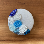 ビーズ刺繍くるみボタン（ヘアゴム/ブローチ）