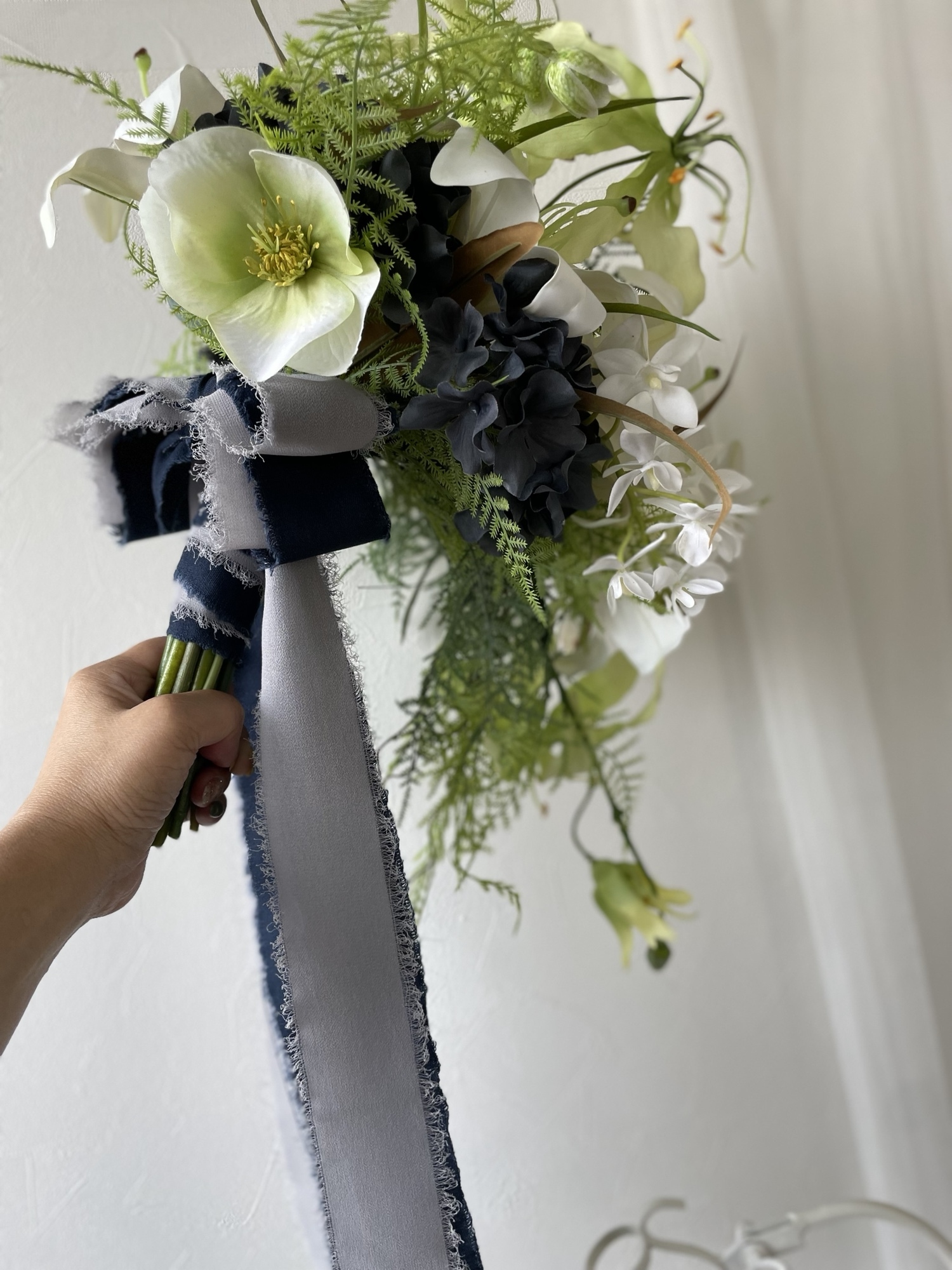 ウェディングブーケ　カサブランカ　キャスケード（ブートニア付） カサブランカキャスケードブーケ ブーケ ブートニアセット