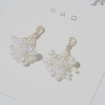 送料無料◎ 小さな小さなホワイトブーケ　ピアス　イヤリング　　結婚式　ブライダル　ウエディング　花　フラワー
