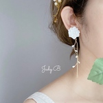 w085 white snow フラワー 花　ビジュー　ストーン　ピアス　/ イヤリング　ウェディング　結婚式　成人式　前撮り　ブライダルアクセサリー