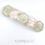 ミルキーグリーン六角形　ゴールドバレッタ ☆送料無料 ☆ヘアアクセサリー　#夏　#グリーン