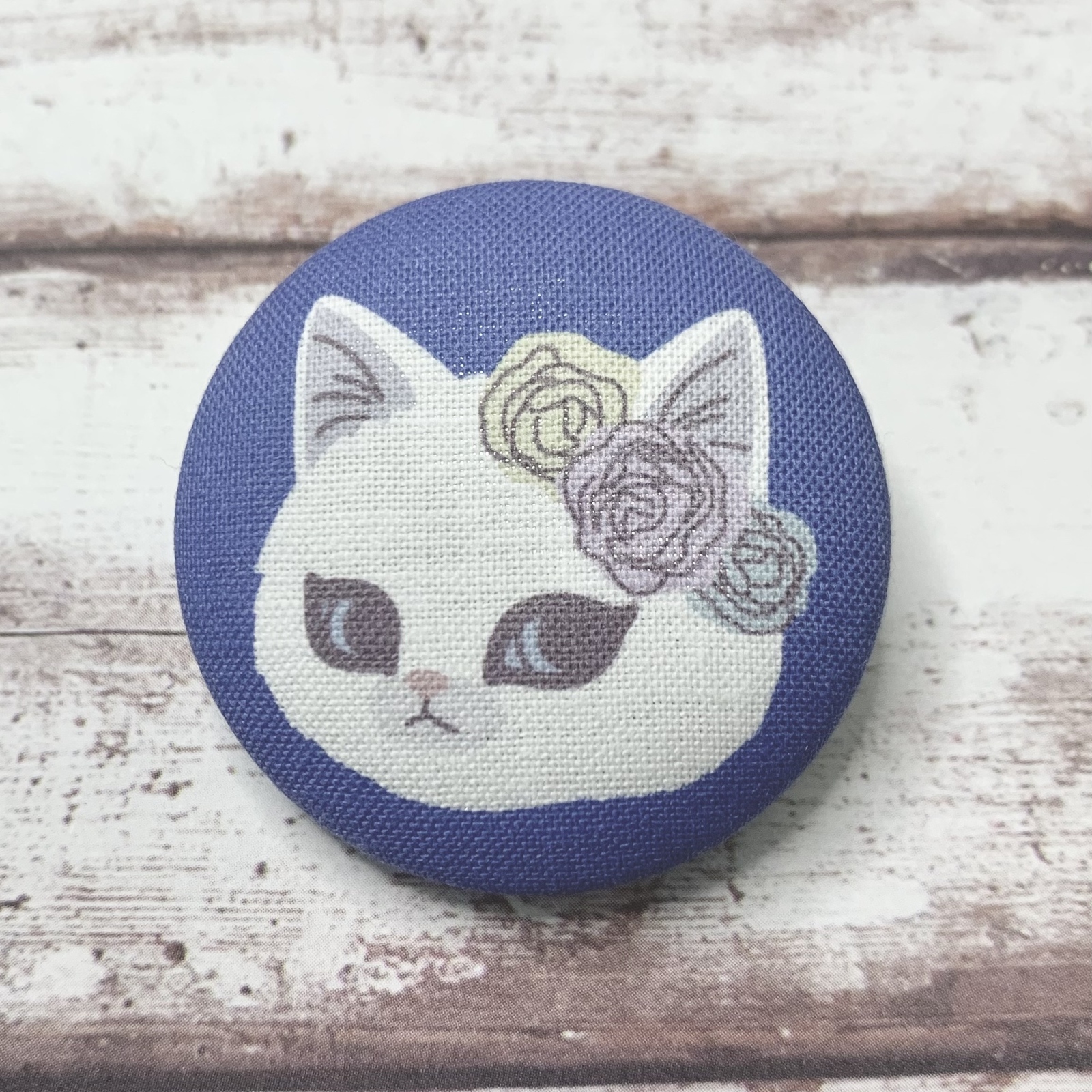 58mm くるみボタン　猫刺繍　ブローチ ハンドメイド 猫 刺繍生地 ブローチ 4個セット ねこ ネコ CAT gp
