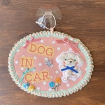 DOG  IN CAR ワンチャンと一緒にお出かけ♪車もステッカー吸盤タイプ　ペギニーズ