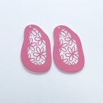 2個　380円　アクリル プレート ( 穴あき ) ピンク × お花柄 