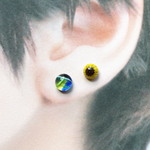 【現品限り】ブルー×イエロー＆ひまわり 一粒ガラスのスタッドピアス / イヤリング　サージカルステンレス / 樹脂ピアス