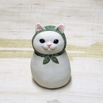 唐草模様のほっかむりねっこの置物🙂