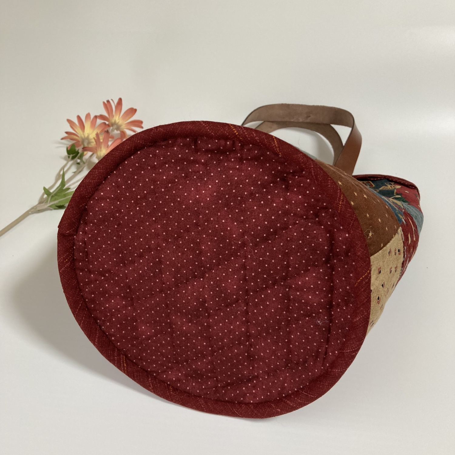 ✿リバティ✕パッチワーク✿　まんまるバッグ　〈Red & Brown〉 合皮パッチワーク トートバッグ 2WAY 全3カラー | 2WAYトート