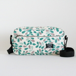 大きいサイズ　グリーンと黒色　沢山のリーフ柄プリント生地　シンプルショルダーバッグ♪　Lサイズ　Fm2 Lab.