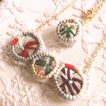 【新色登場】トリプル刺繍ネックレス  RD×GR×PU