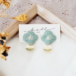 【 yureru 】緑 × 薄緑 / 刺繍ピアス( イヤリング )