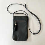 送料込み　レザースマホショルダーバッグ　内側リバティ