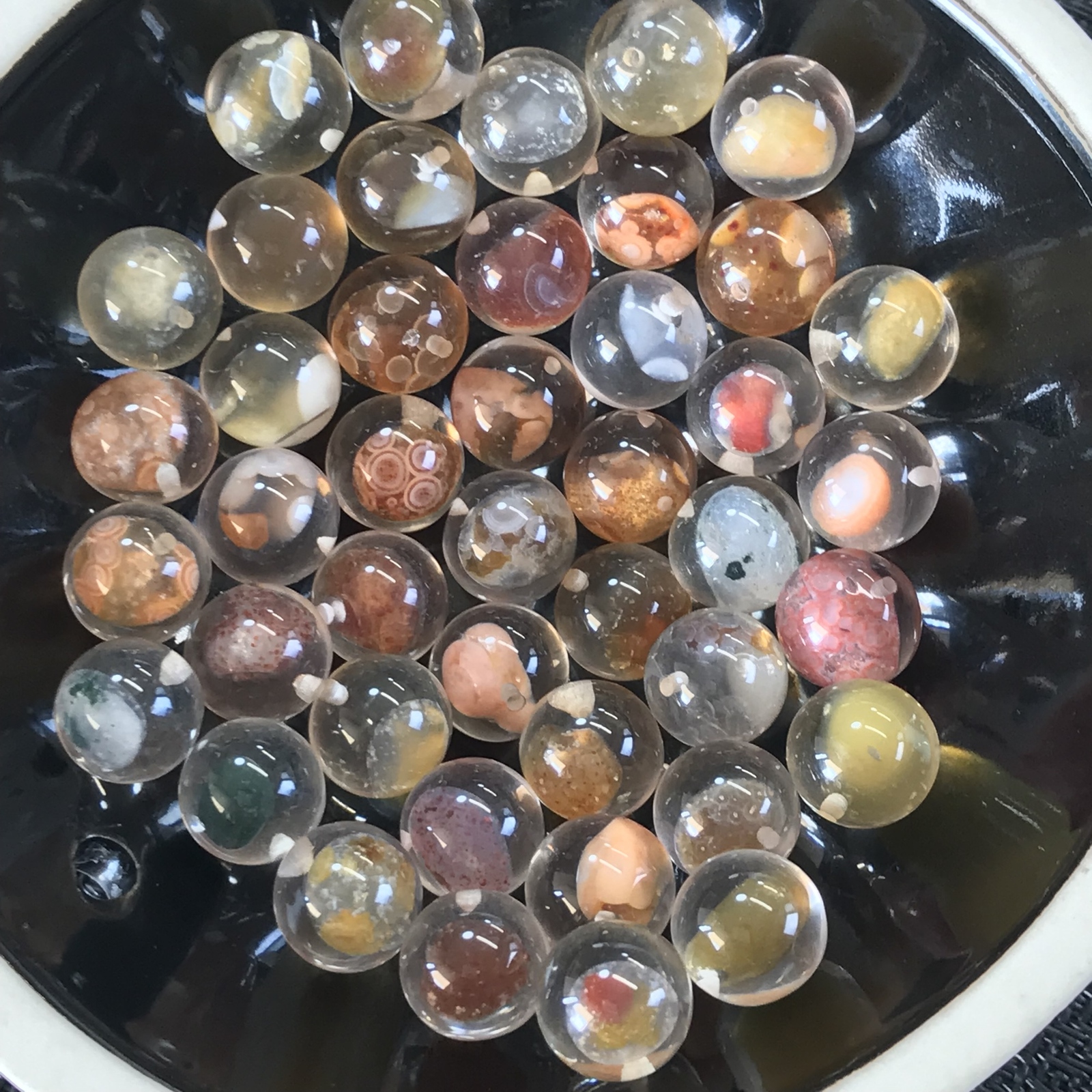 ゴビ石−462 ゴビ瑪瑙 樹脂製品 43個 片穴ビーズ