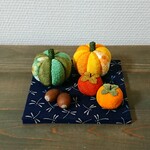 秋の季節飾りY2-1 木目込みかぼちゃ 柿 ちりめん細工