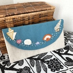 刺繍ペンケース『貝のネックレス』ブルー