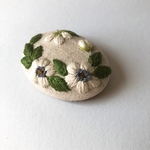  華色 刺繍ブローチ   ホワイト