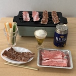 20時販売開始します。ロースターペールアクア　ミニチュア豚バラスライスとグラスビール