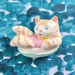 プカプカ浮き輪ねこブローチ