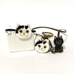 【 オーダー 】白猫黒模様の刺繍 キーホルダー ヘアゴム 黒猫ブックマーカー ハンドメイド kagisippo7  うちの子オーダー うちの子グッズ