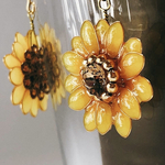 🌻　ひまわり　ゆらゆら　揺れる　ピアス　／　イヤリング