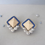 ビーズ刺繍𓍯とんがりウッドビーズblue ⧉silverピアス