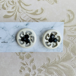アンティークボタン　ピアス