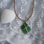 緑のシーグラスのネックレス・チョーカー