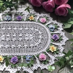 レース編みのドイリー・秘密の散歩道を２点　　　　　　38 X 27 cm