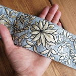 60㎝カット済【インド刺繍リボン】シルク　刺繍　リボン　りぼん   【アイスランドブルー×アイボリー】
