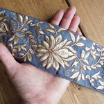 1mカット済【インド刺繍リボン】シルク　刺繍　リボン　りぼん   【ヒヤシンスブルー×アイボリー】