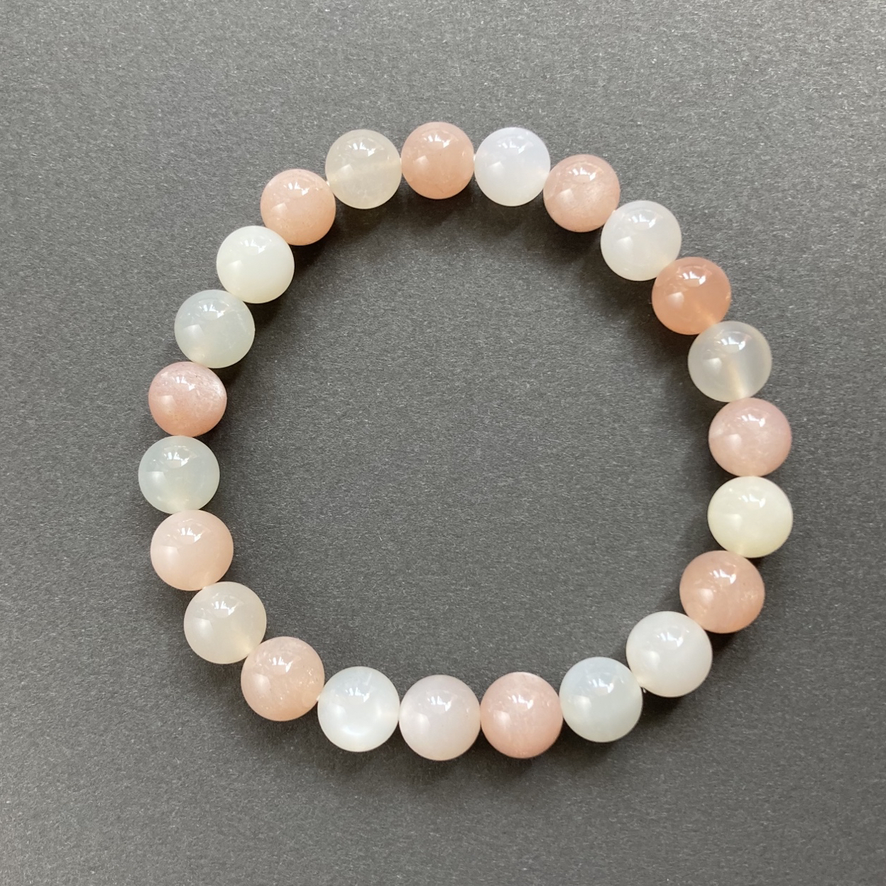 「月のサイクル&母性&美」 A：Mix moon stone bracelet 8mm (サイズ内周16.5cm)ミックスムーンストーンブレスレット