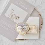 すみれ刺繍のヘアクリップ ホワイト×イエロー