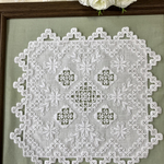 リネンの手刺繍ドイリー　◦◦◦北欧のハーダンガー刺繍◦◦◦