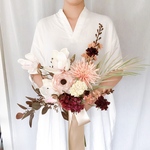 Mサイズ❁﻿大人っぽブーケ♡ブラウン、ワインレッド、ソフトピンクのクラッチブーケ❁﻿ソラフラワーピオニー、マグノリア、マム、ランをぎゅっとまとめた花束❁﻿