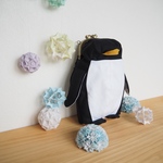黒色　ペンギンのペンペンぷくぷくがま口ポーチ
