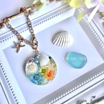 お花と貝殻のバッグチャーム