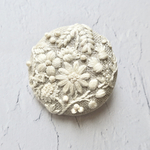 【草花日和】刺繍ブローチ 38mm (生成り)