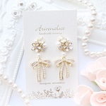 ホワイトフラワービジュー＆パールリボン　ピアス/イヤリング