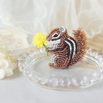 たんぽぽのリスさん  ビーズ刺繍ブローチ【受注制作】