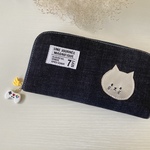 シルバーねこちゃん　デニム ゲームコントローラーとバナナのチャーム付き　ダブルファスナー長財布 