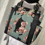 黒猫　薔薇　ファスナーバッグ　リュック　ショルダー　肩掛け　3wey お出かけバッグ　ママバッグ　ビジネス　スクール　バッグにも^ ^