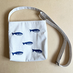 くじら刺繍付きサコッシュ