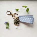 水引お花とリボンのキーホルダー　グレーブラック