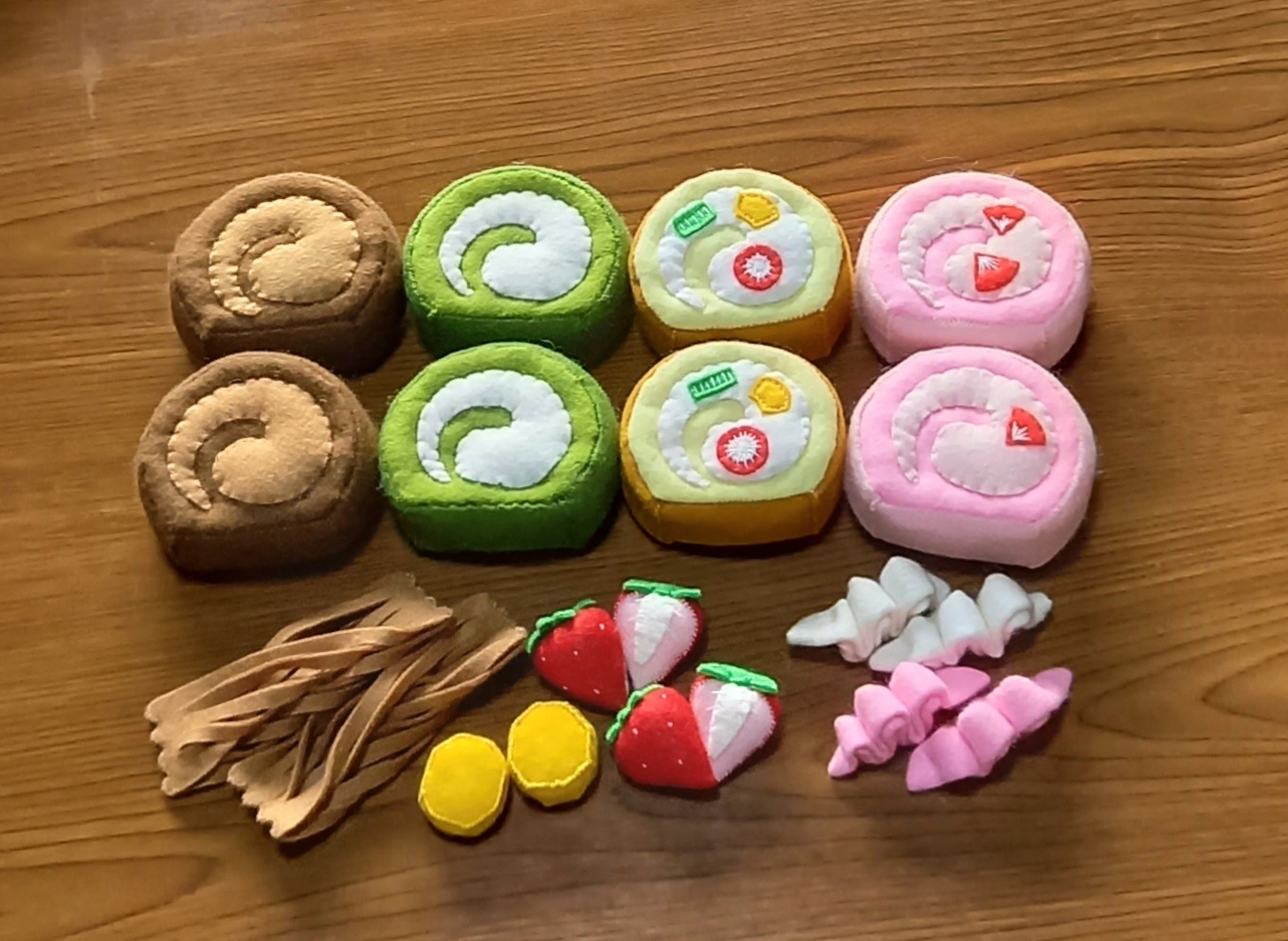 フェルトおままごと《ロールケーキケーキ🍰》 - Marchen-Aki's