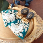 ヴィンテージ オーバルボタンとインド刺繍リボンのイヤリング【2way】