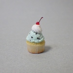 ＊gさま専用＊【ミニチュアフード】チョコミントのカップケーキ