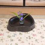 【送料無料】無垢ケヤキの花台 拭き漆仕上げ