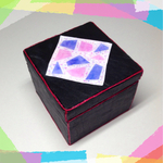 革張りの小物入れレジン飾り