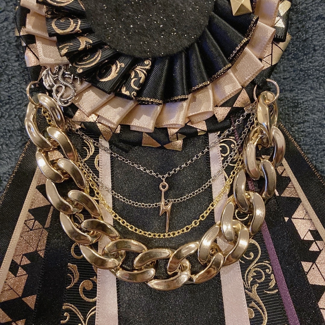 オーダー 痛ロゼット (カラー：ブラック×ゴールド) 【12番