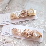淡いカラーのアンティークヘアクリップ
